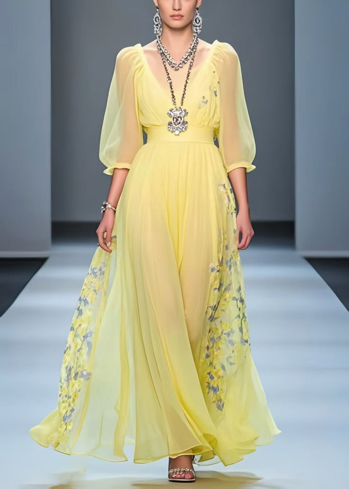 Beautifully Finished Dress in a Timeless Design