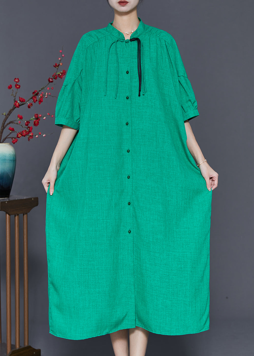 Beautifully Finished Dress in a Timeless Design