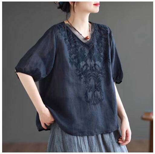 Well Tailored T-Shirt with a Graceful Silhouette