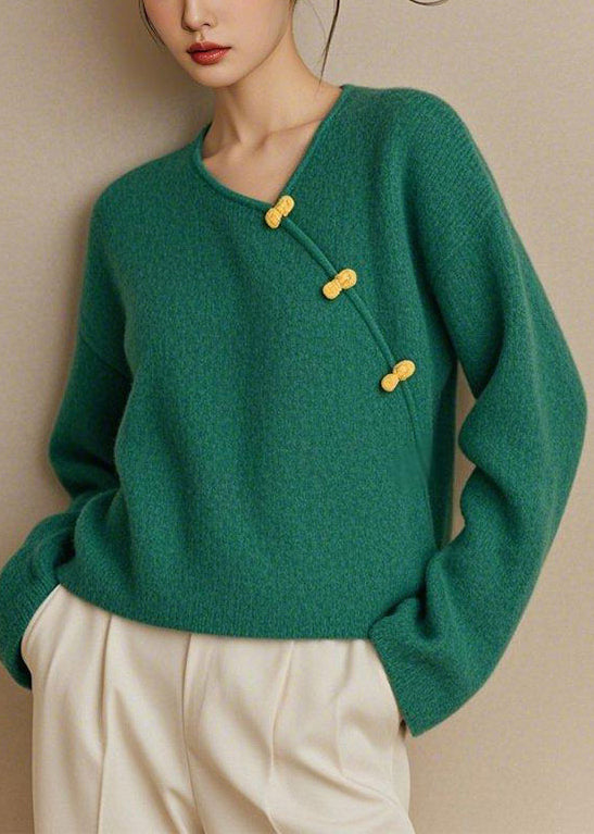 Classic Vintage Sweater with a Flattering Fit