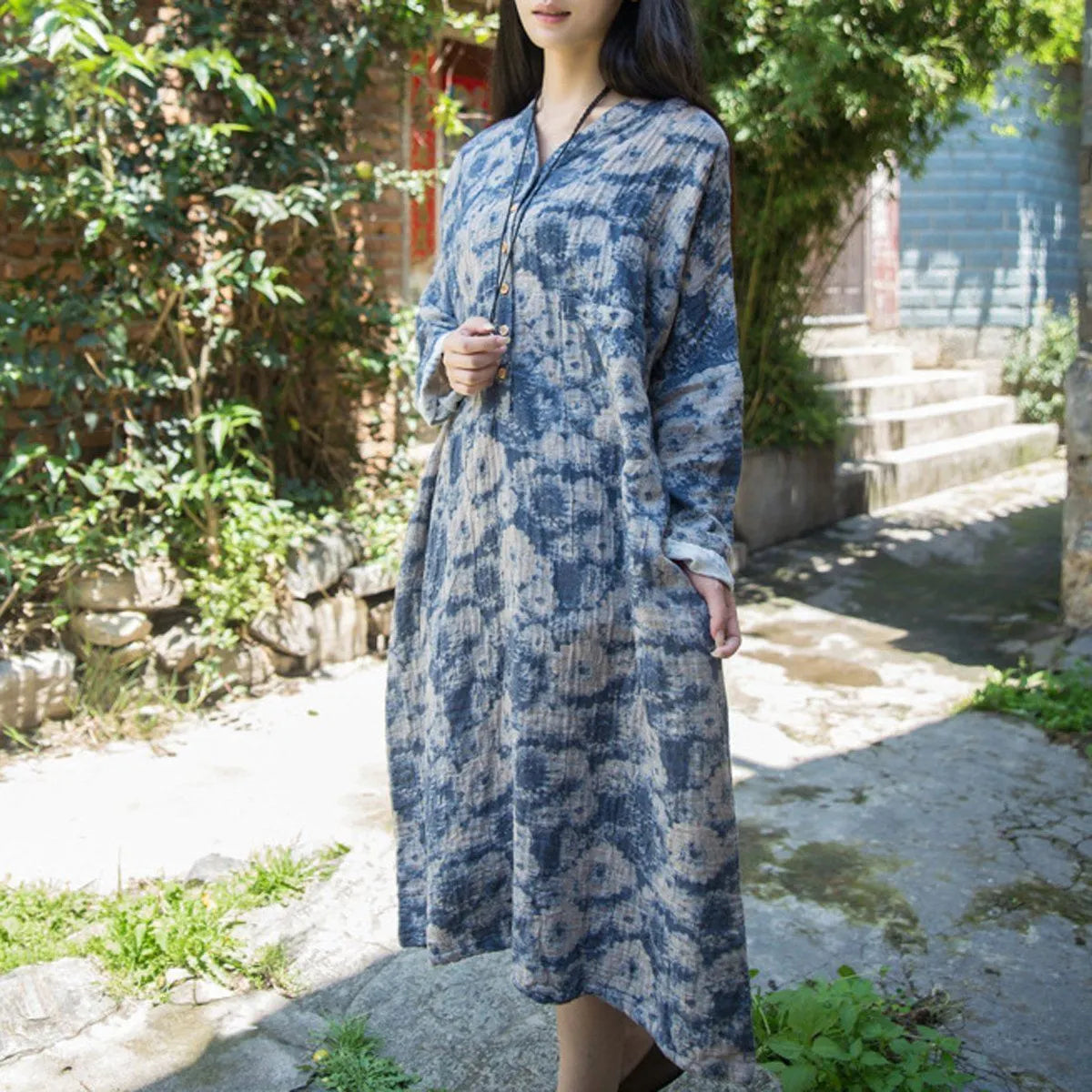 Beautifully Finished Dress in a Timeless Design