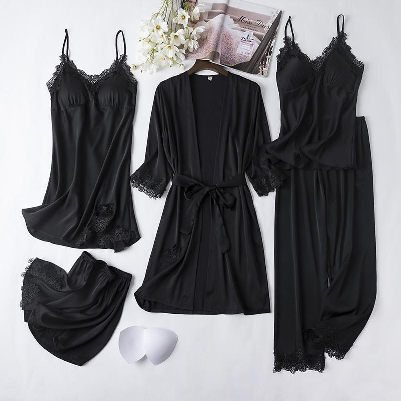 Finely Styled Garment with a Classic Vintage Look