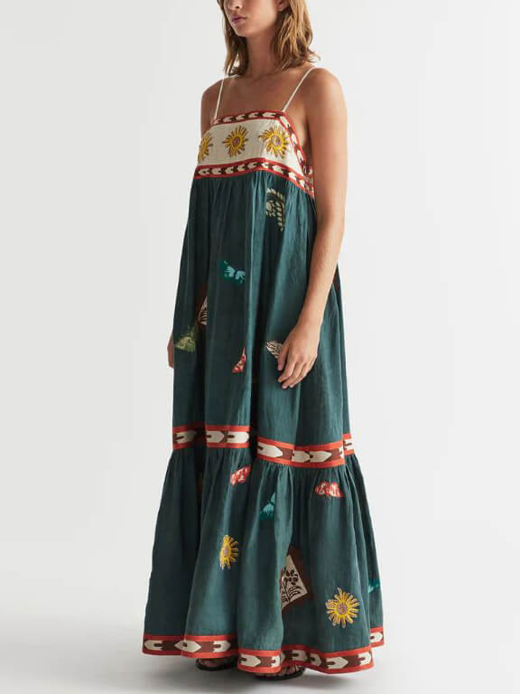 Beautifully Finished Dress in a Timeless Design
