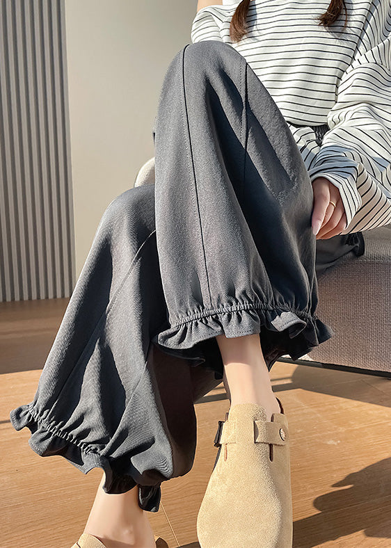 Effortlessly Elegant Pants with a Timeless Design