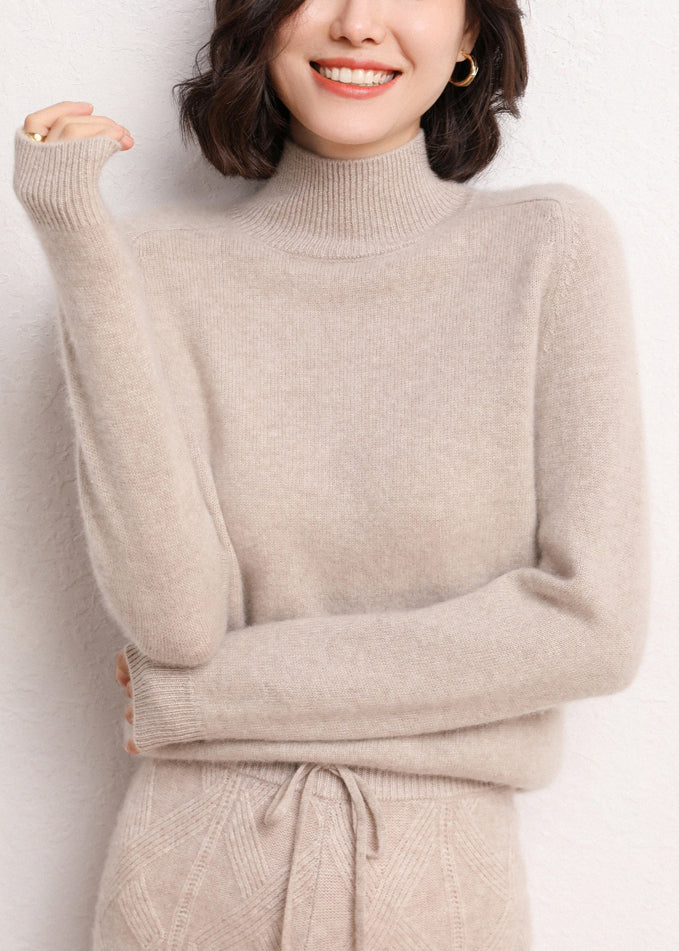 Well Tailored Sweater with a Graceful Silhouette