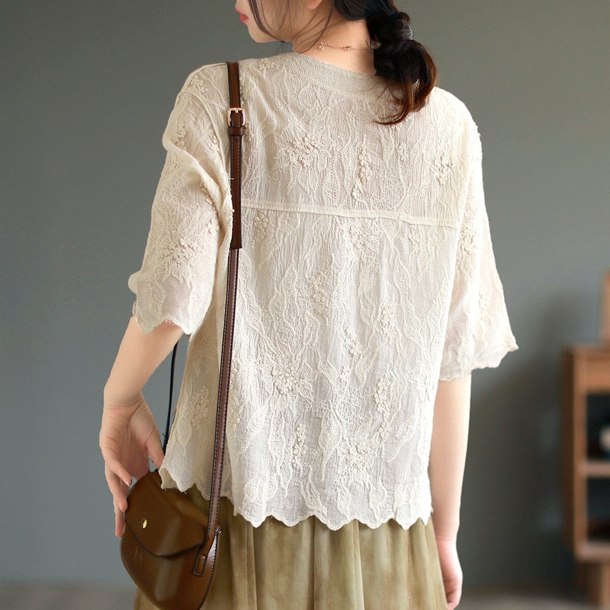 Effortlessly Elegant Blouse with a Timeless Design