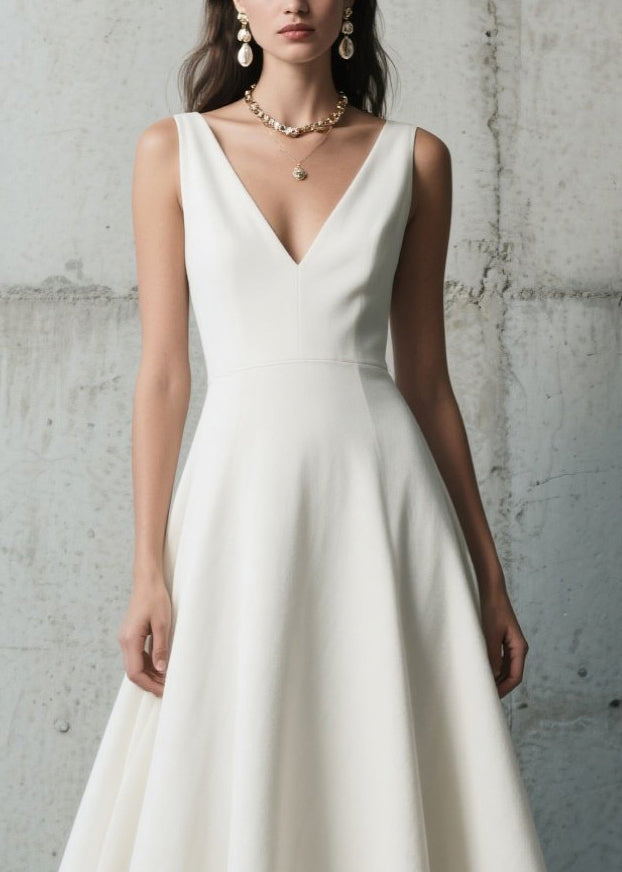 Beautifully Finished Dress in a Timeless Design