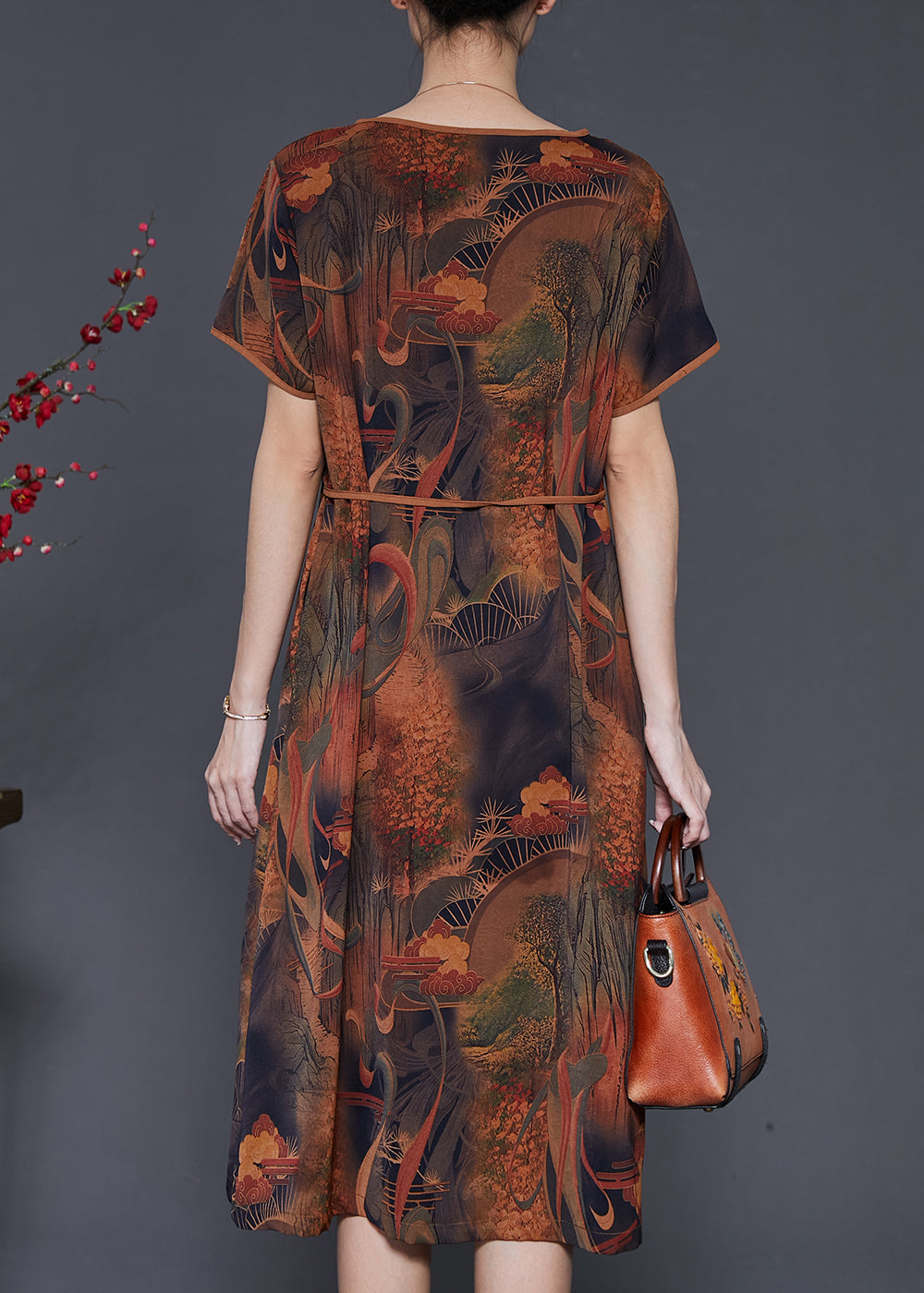 Well Tailored Dress with a Graceful Silhouette