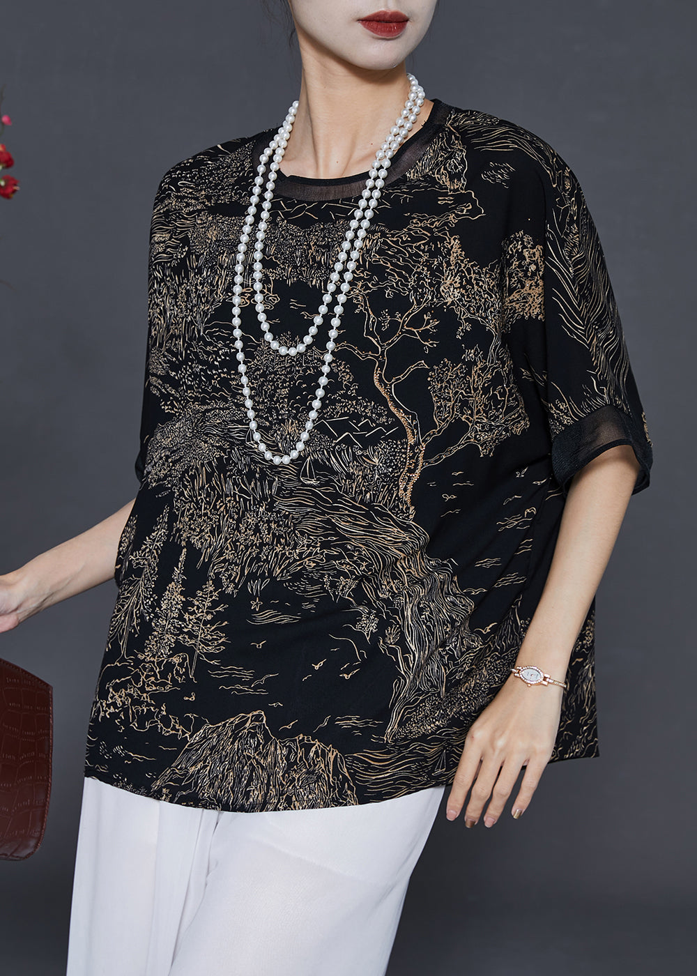 Beautifully Crafted Blouse in a Classic Style