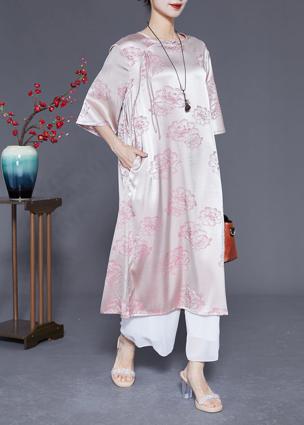 Effortlessly Elegant Dress with a Timeless Design