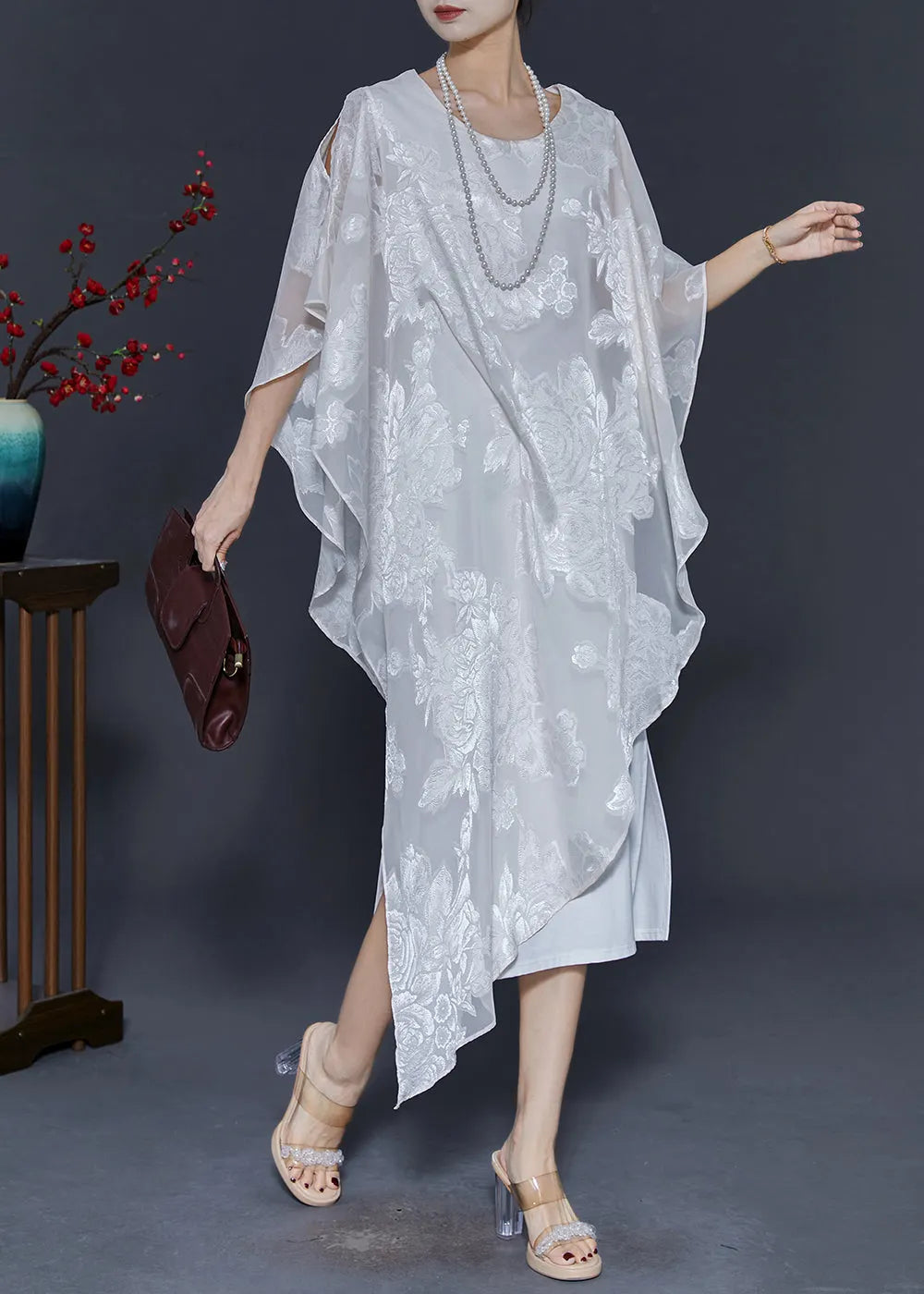 Beautifully Finished Dress in a Timeless Design