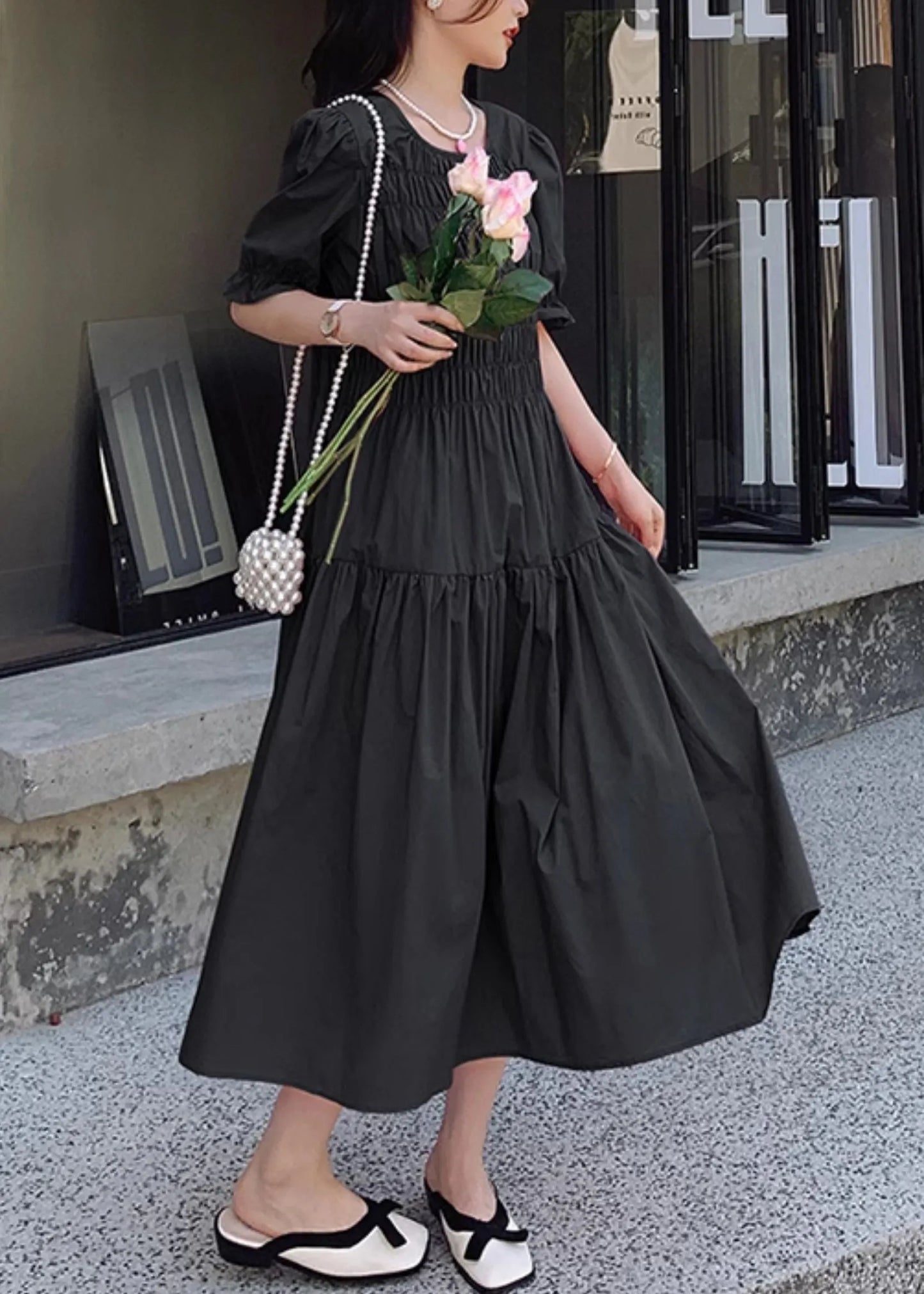 Effortlessly Elegant Dress with a Timeless Design