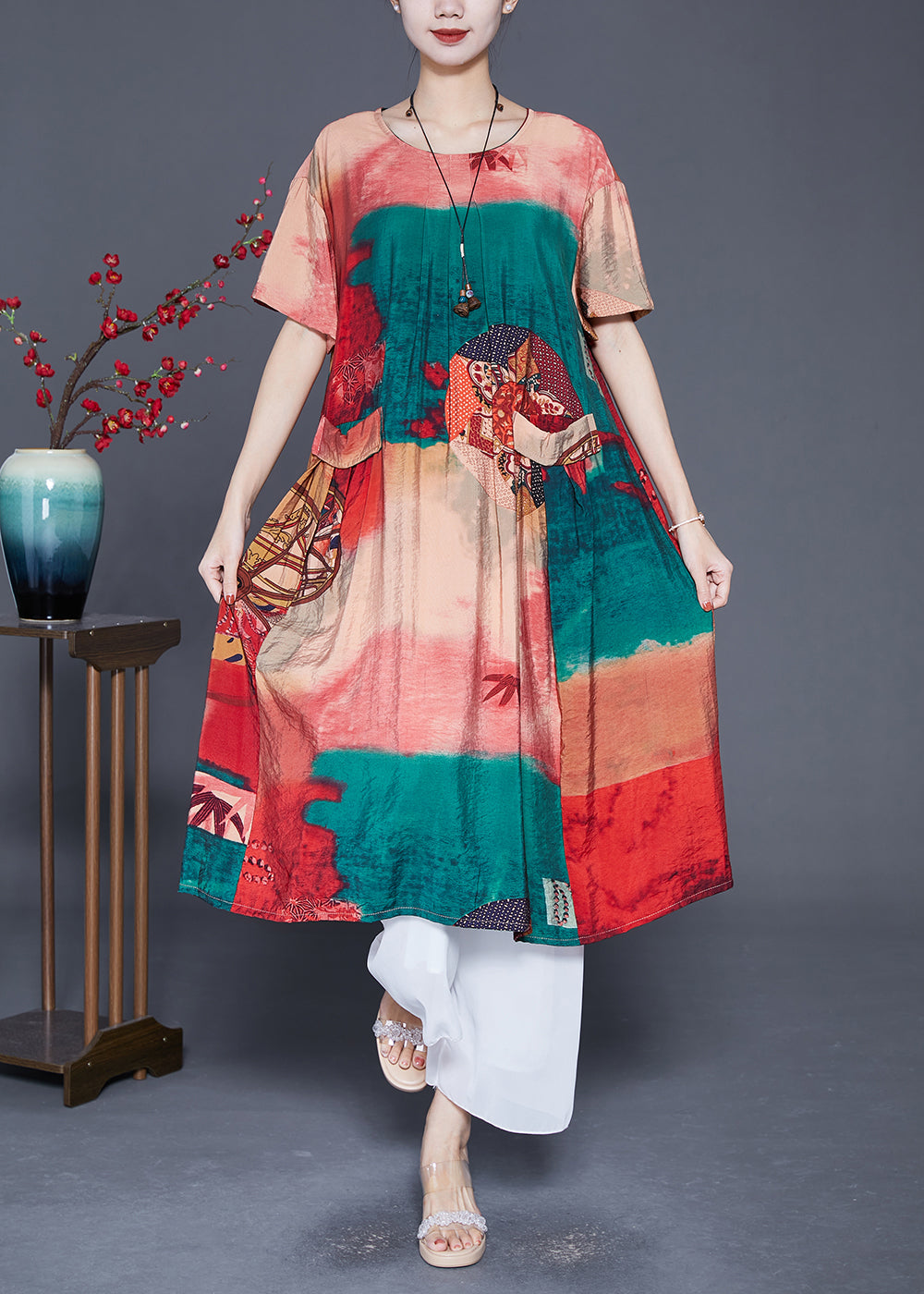 Beautifully Finished Dress in a Timeless Design