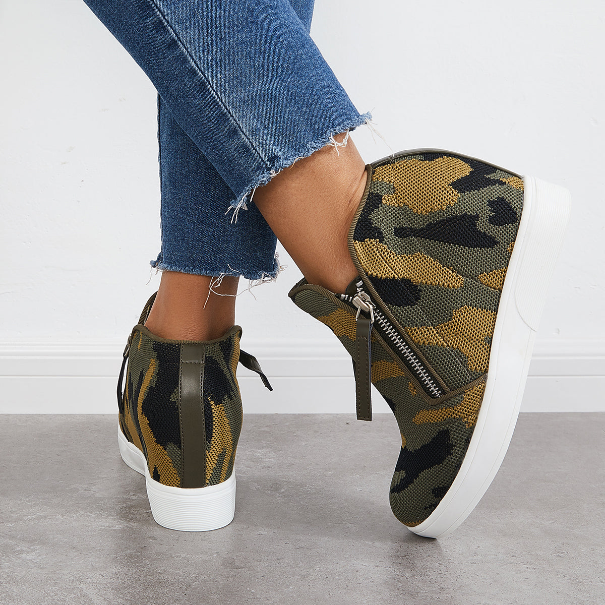 Classic Orthopedic Sneakers with Timeless Style