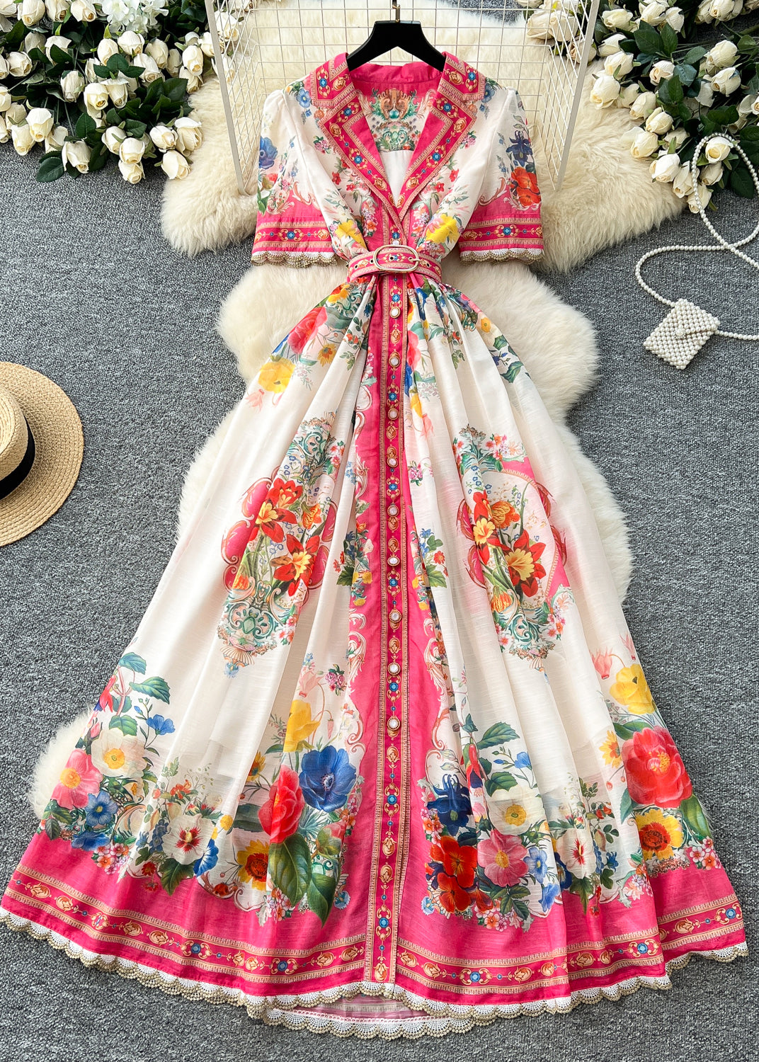 Effortlessly Elegant Dress with a Timeless Design