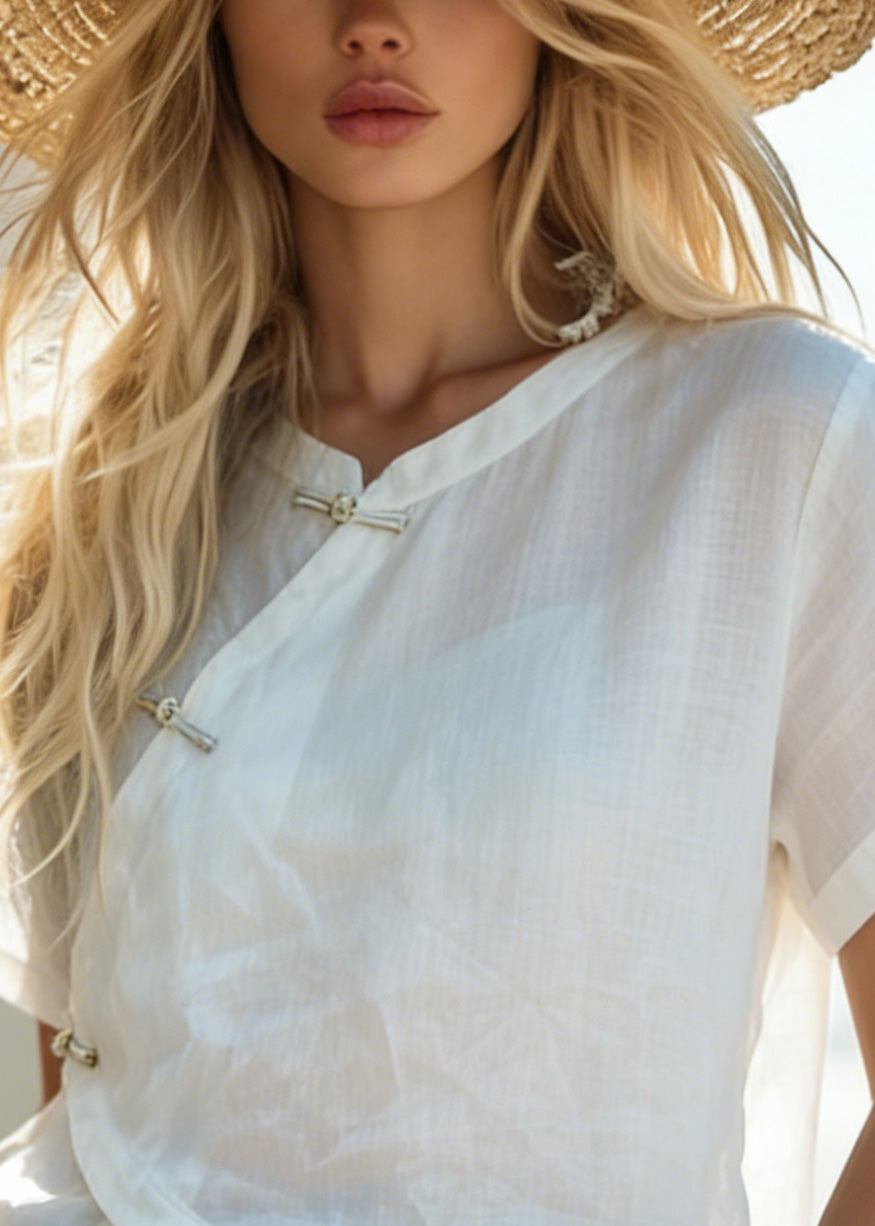 Effortlessly Elegant Top with a Timeless Design