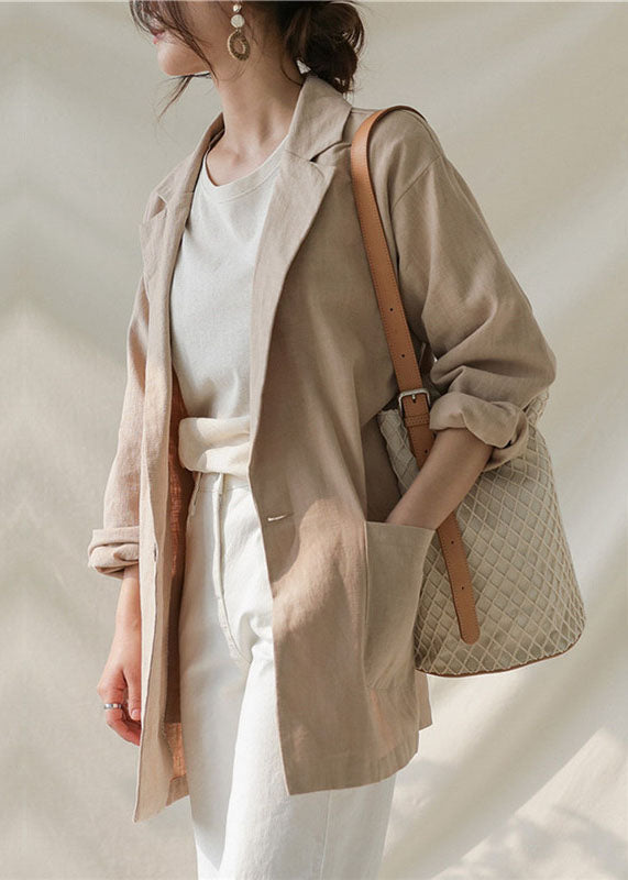 Effortlessly Elegant Coat with a Timeless Design
