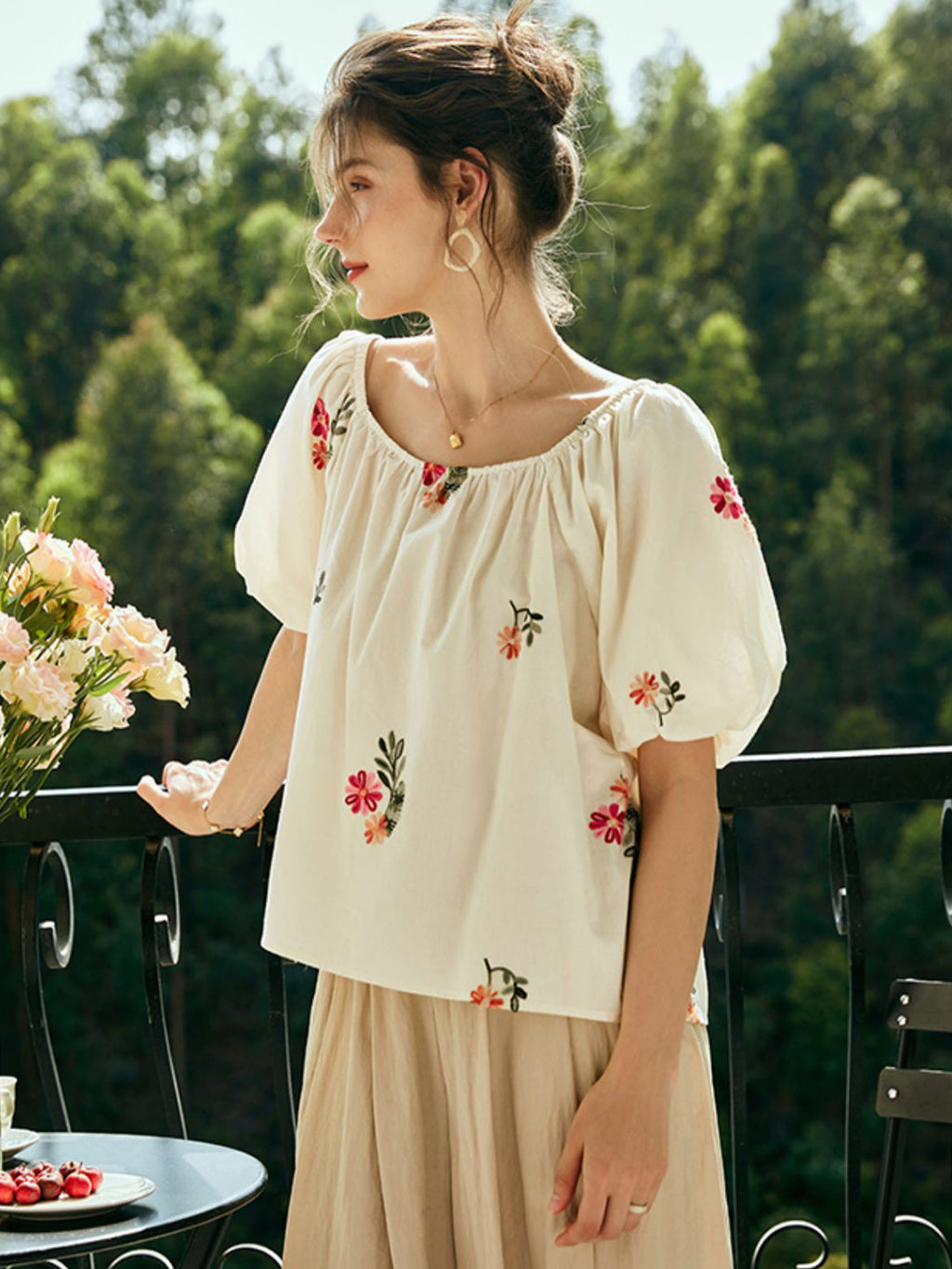 Well Tailored Top with a Graceful Silhouette
