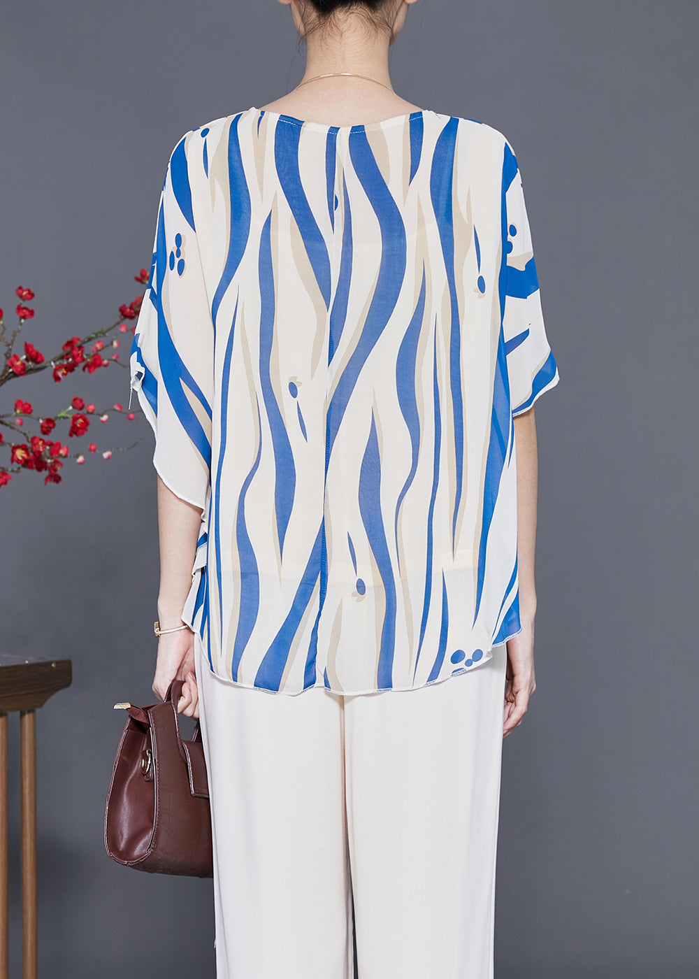 Effortlessly Elegant Top with a Timeless Design