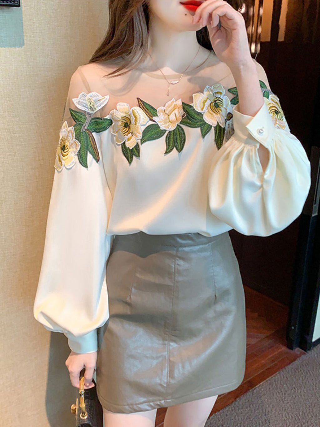 Effortlessly Elegant Blouse with a Timeless Design