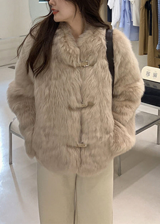 Effortlessly Elegant Coat with a Timeless Design