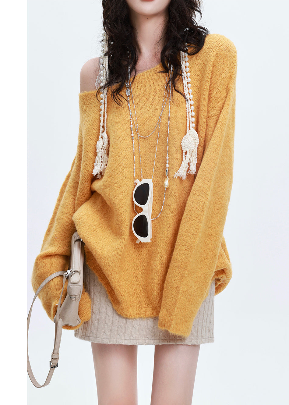 Well Tailored Sweater with a Graceful Silhouette