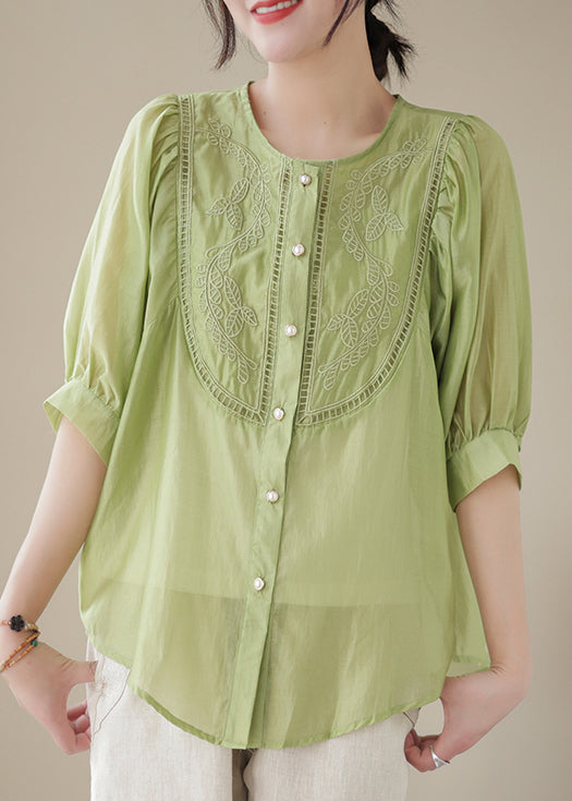 Well Tailored Blouse with a Graceful Silhouette