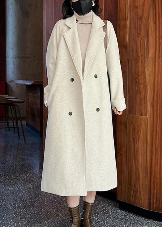 Well Tailored Coat with a Graceful Silhouette