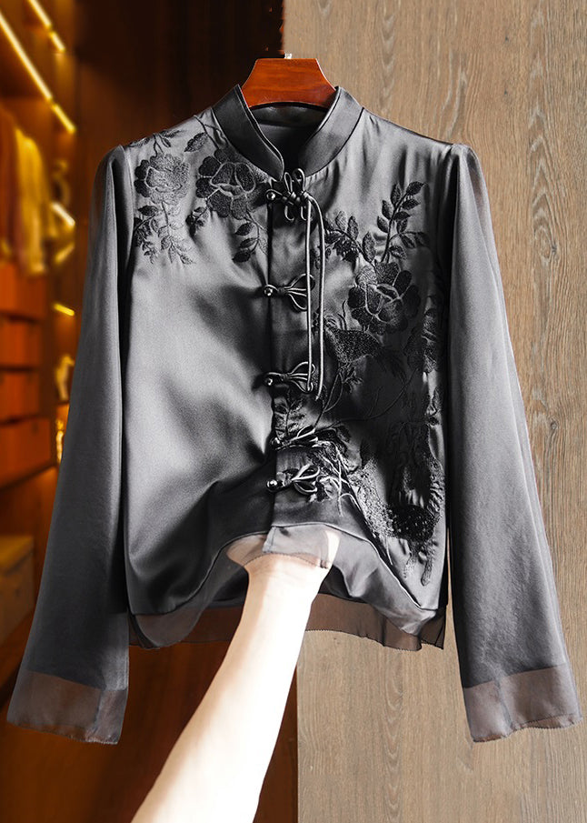 Well Tailored Top with a Graceful Silhouette
