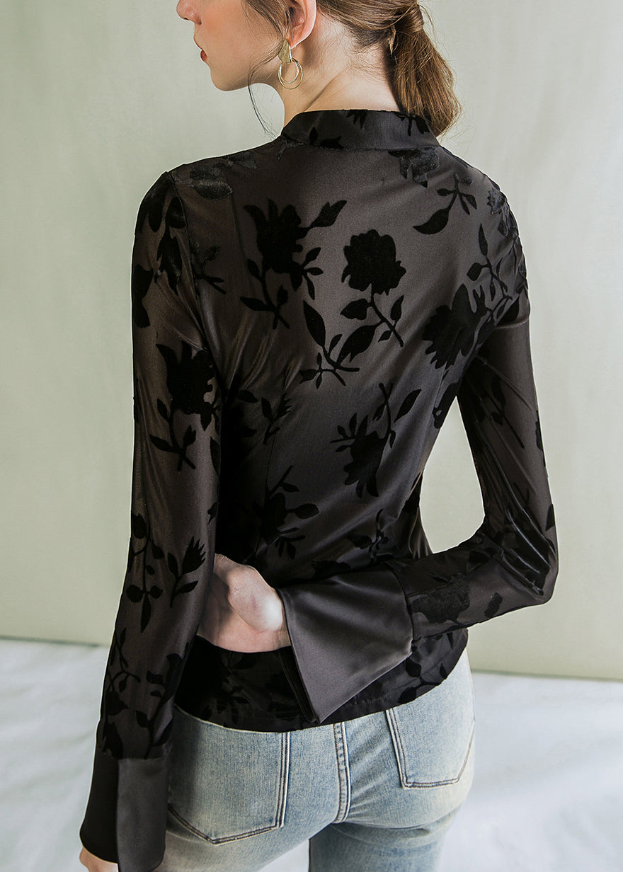 Sophisticated Blouse with a Clean Classic Look
