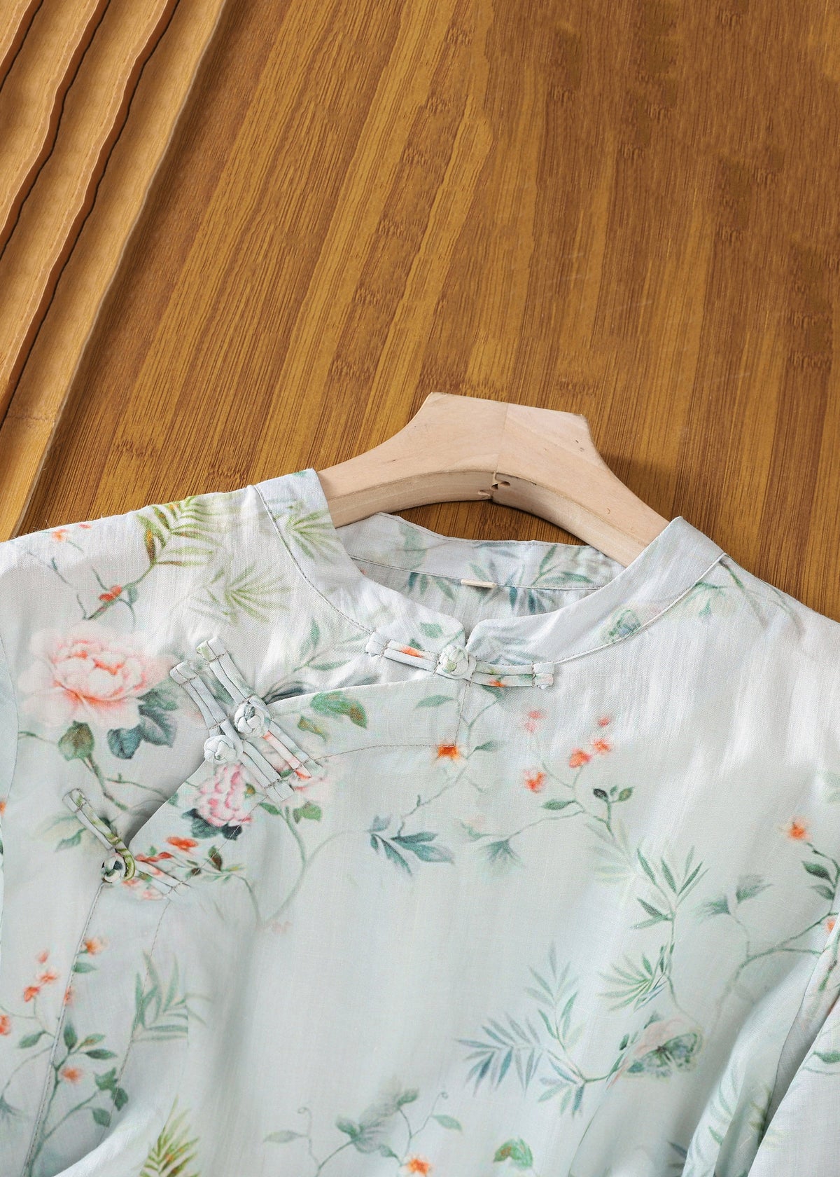Effortlessly Elegant Shirt with a Timeless Design
