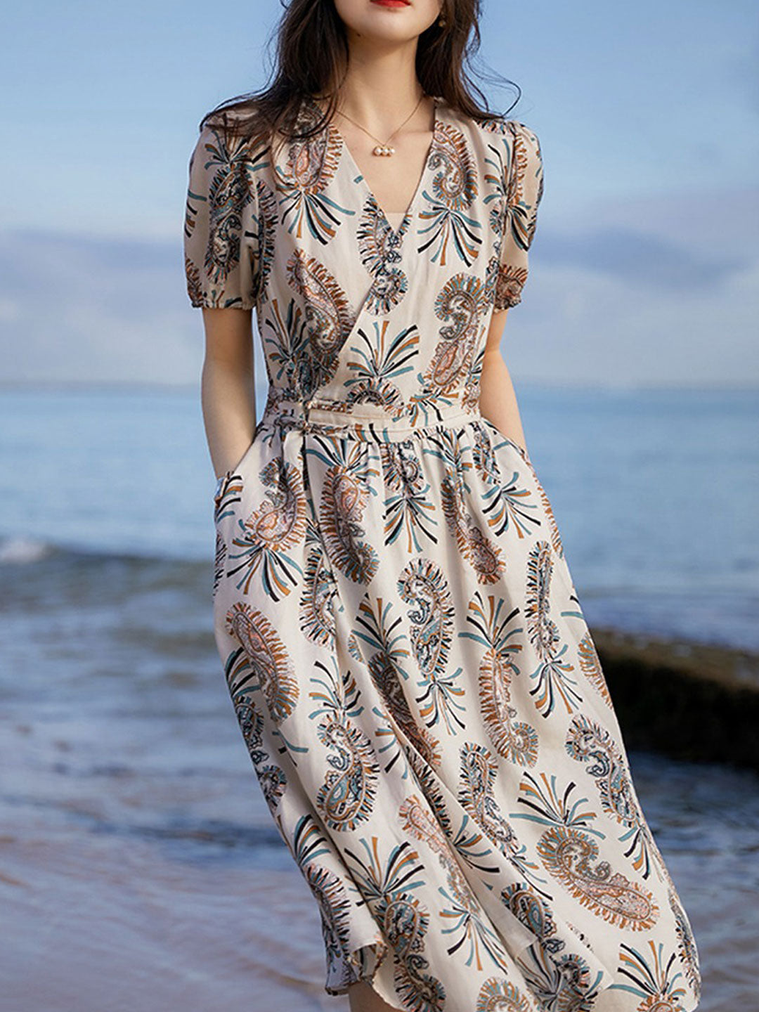 Well Tailored Dress with a Graceful Silhouette