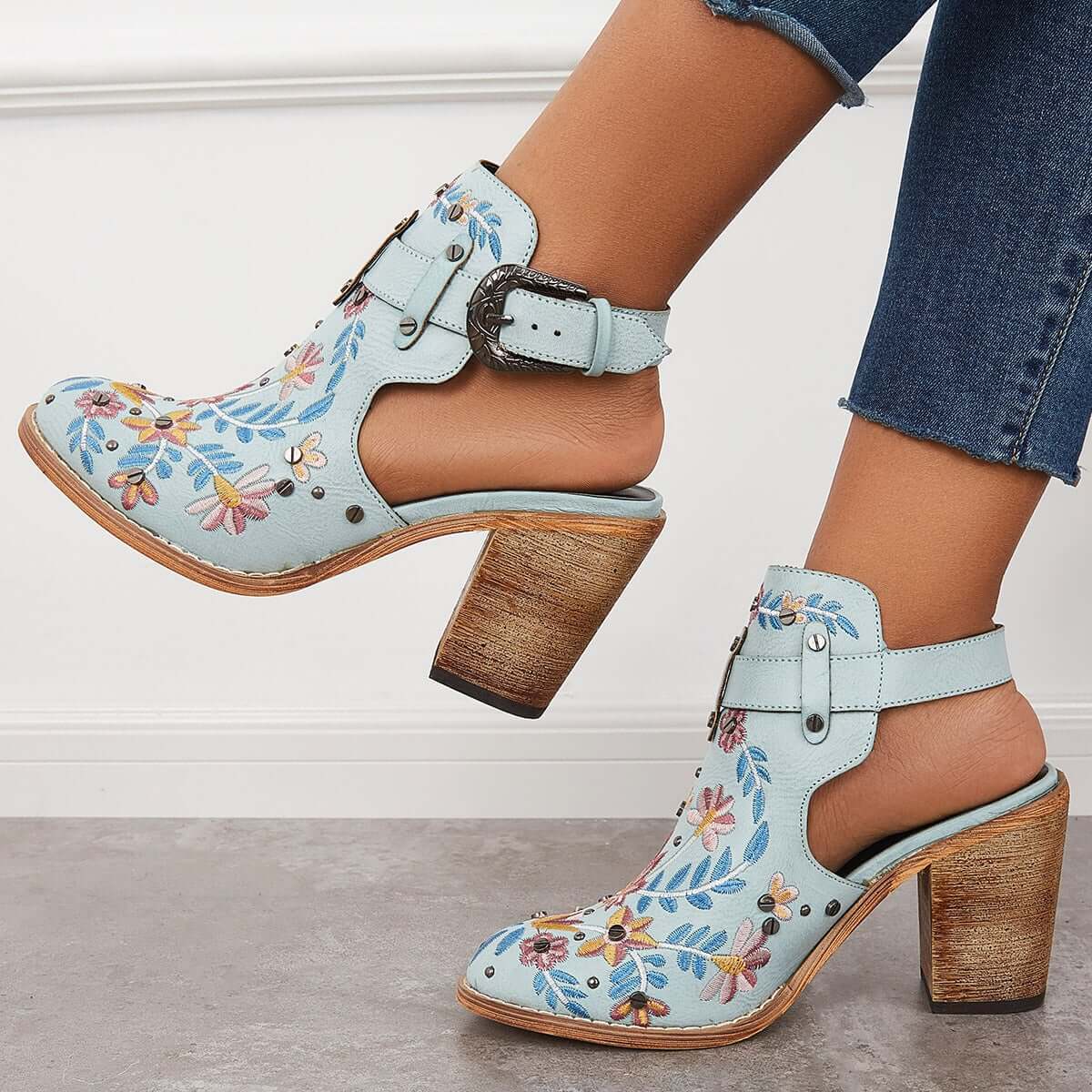Chic Orthopedic Sandals with Unique Design