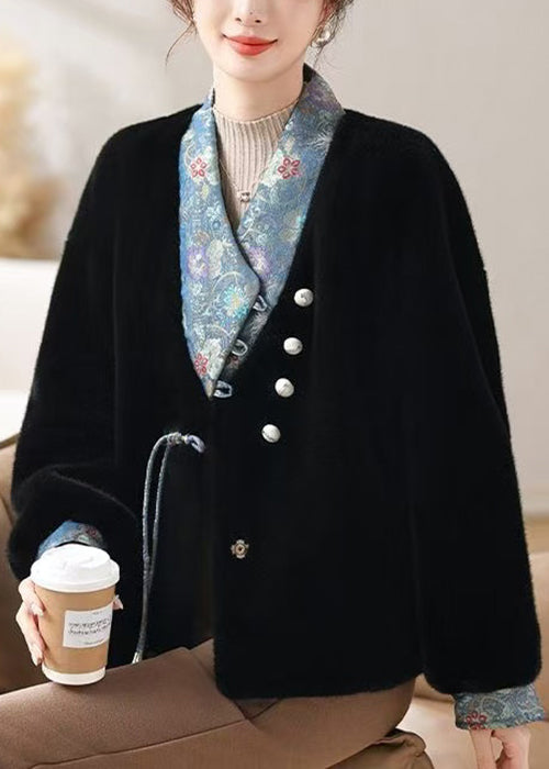 Gracefully Styled Coat for Any Occasion