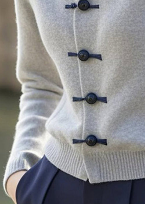 Effortlessly Elegant Sweater with a Timeless Design