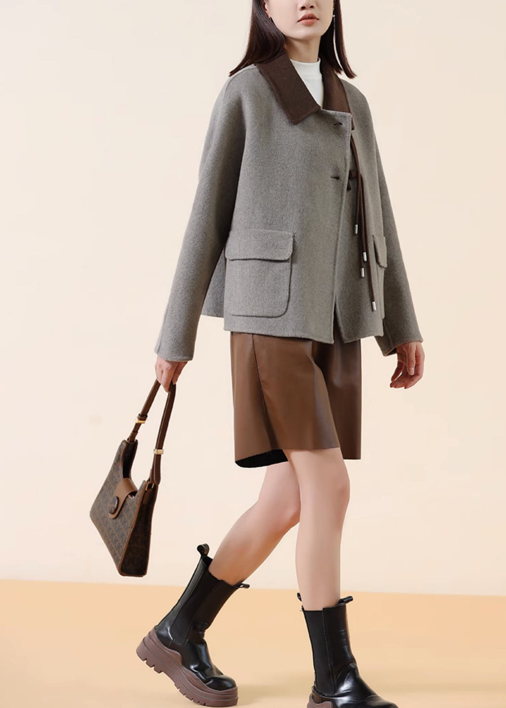 Effortlessly Elegant Coat with a Timeless Design