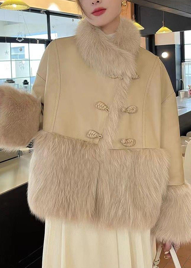 Well Tailored Coat with a Graceful Silhouette
