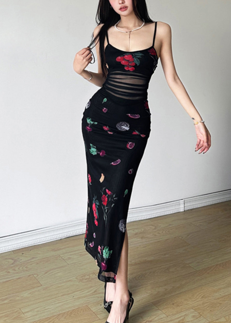 Effortlessly Elegant Dress with a Timeless Design