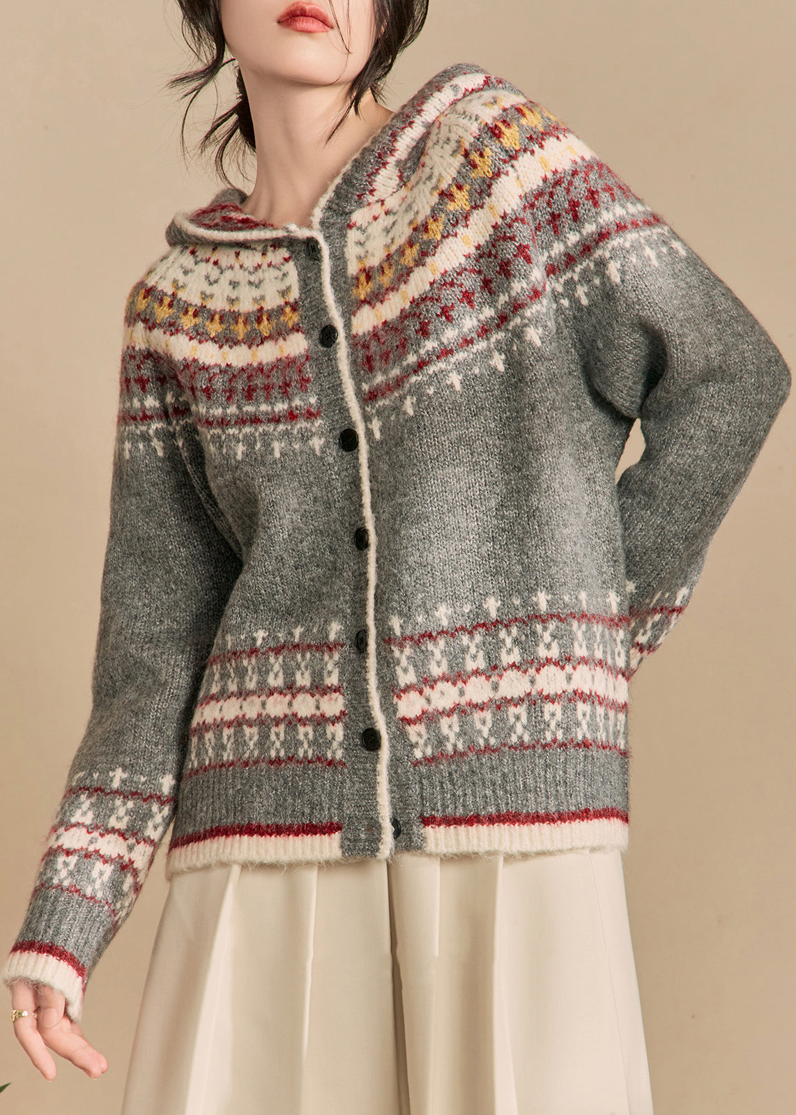 Effortlessly Elegant Cardigan with a Timeless Design