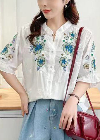 Effortlessly Elegant Top with a Timeless Design