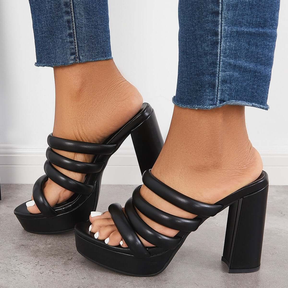 Graceful Orthopedic Sandals for Modern Look