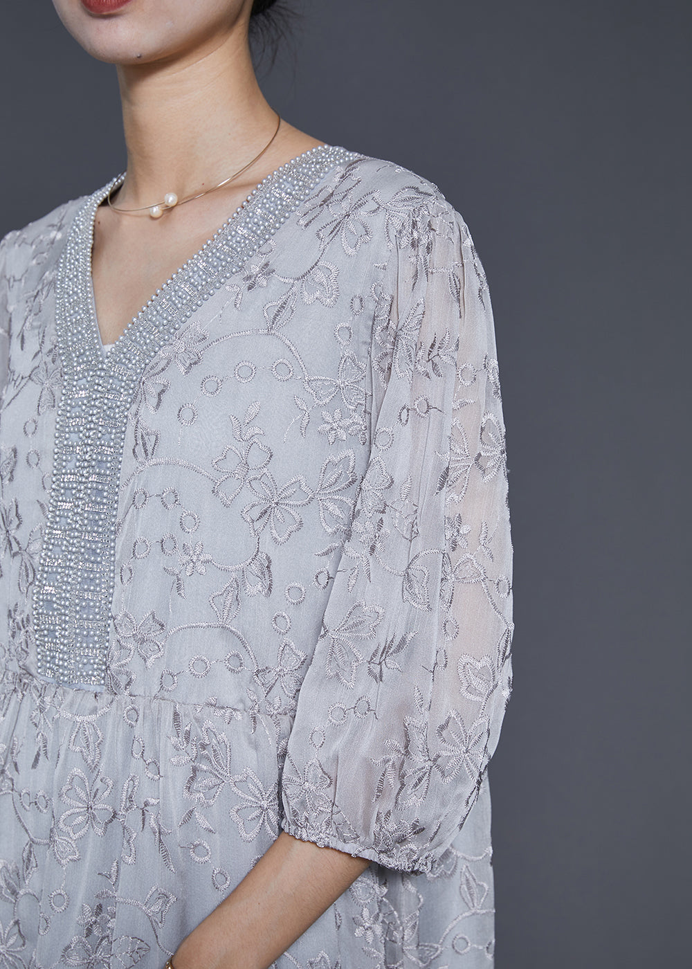 Effortlessly Elegant Dress with a Timeless Design