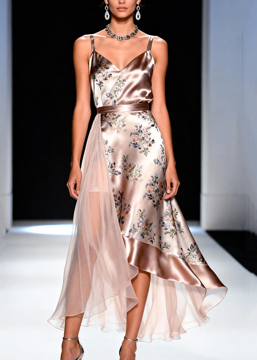Well Tailored Dress with a Graceful Silhouette