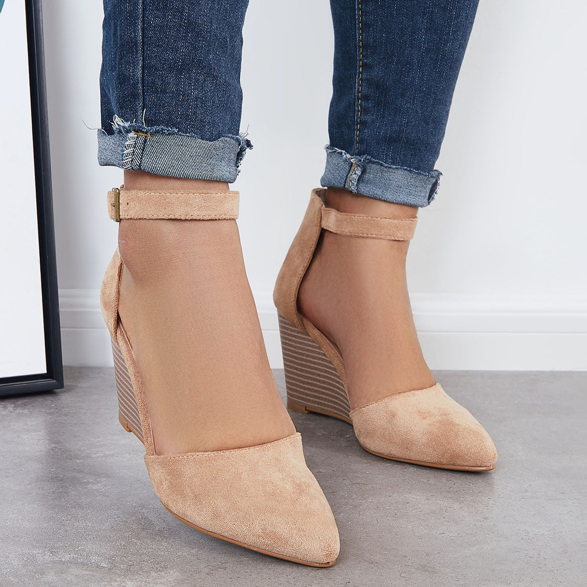 Graceful Orthopedic Pumps for Modern Look