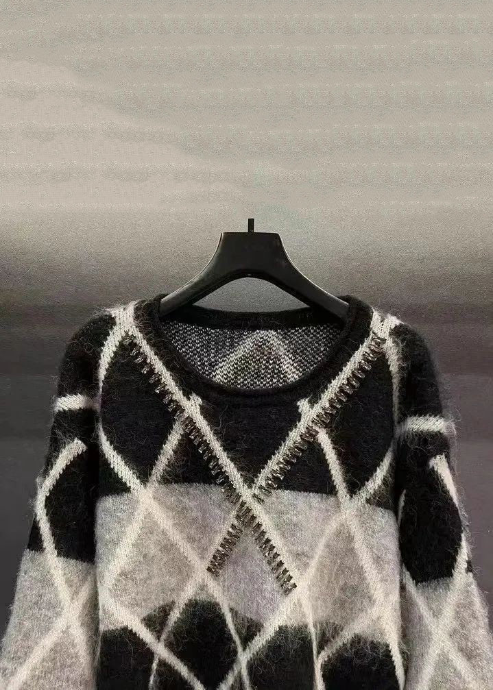 Classic Vintage Sweater with a Flattering Fit