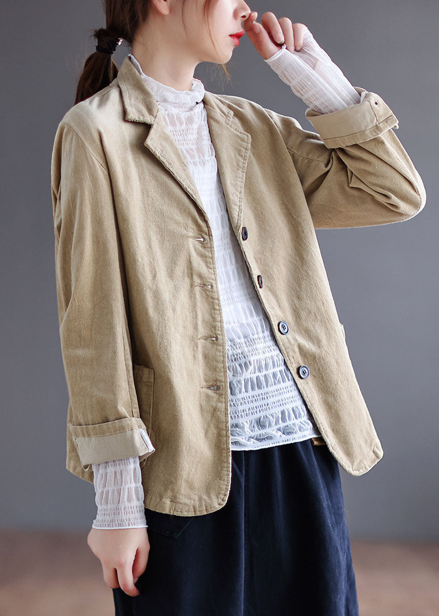 Well Tailored Coat with a Graceful Silhouette