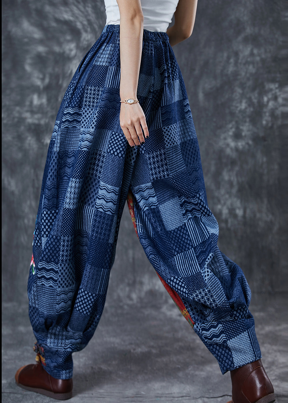 Effortlessly Elegant Pants with a Timeless Design