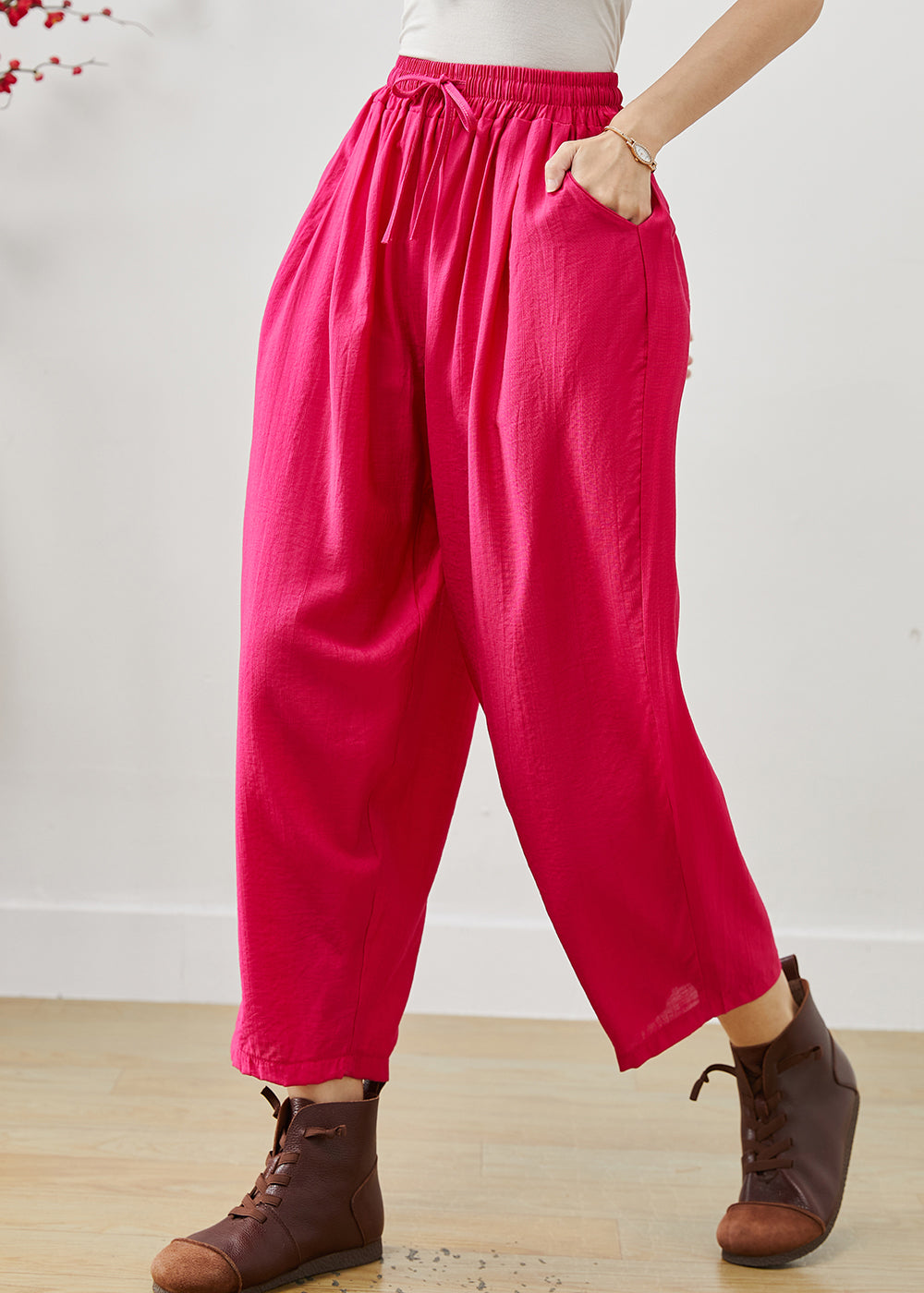 Effortlessly Elegant Pants with a Timeless Design