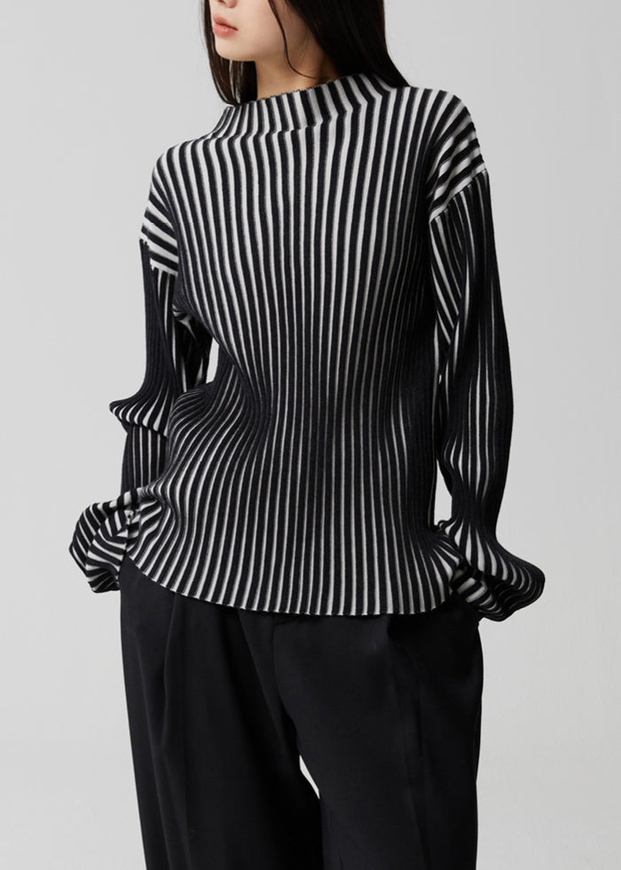 Effortlessly Elegant Top with a Timeless Design