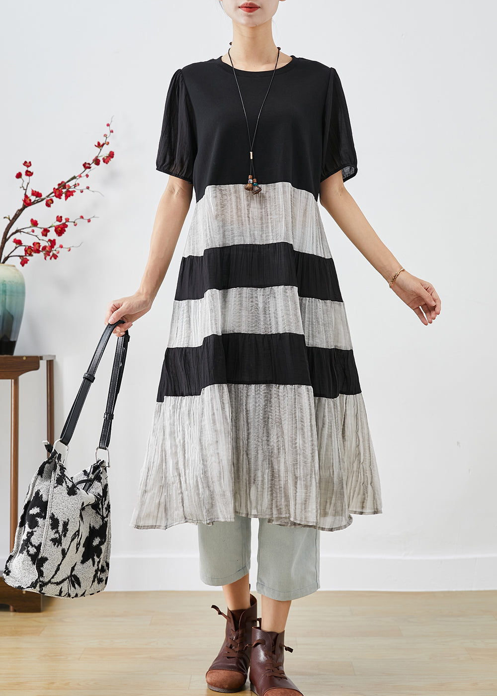 Beautifully Finished Dress in a Timeless Design